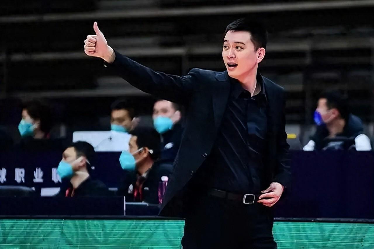 开云Kaiyun官网入口-这就是杨鸣的个人魅力！揽责不甩锅，低谷中撑起辽篮风骨！