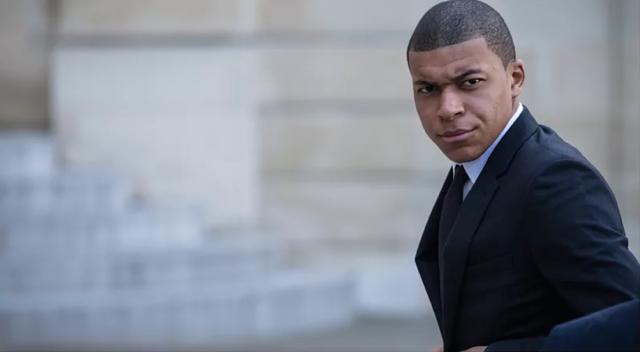 开云体育-中国官网登录入口-姆巴佩临签字变卦，通知皇马再等等是什么意思？