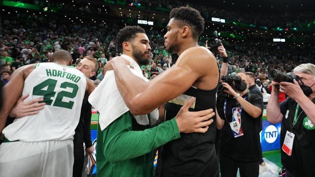 开云-绿军淘汰卫冕冠军的秘诀，孤立字母哥成不二法门